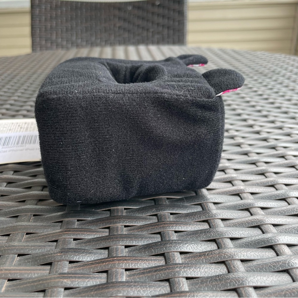 Daiso Japan Black Cat iPhone/iPod Holder - Picture 5 of 8